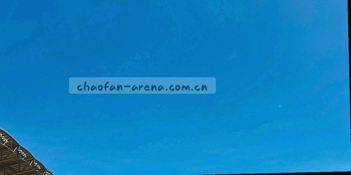 横向时间线示意，季度小版本以小圆点标记，年度大版本以发光节点突出显示